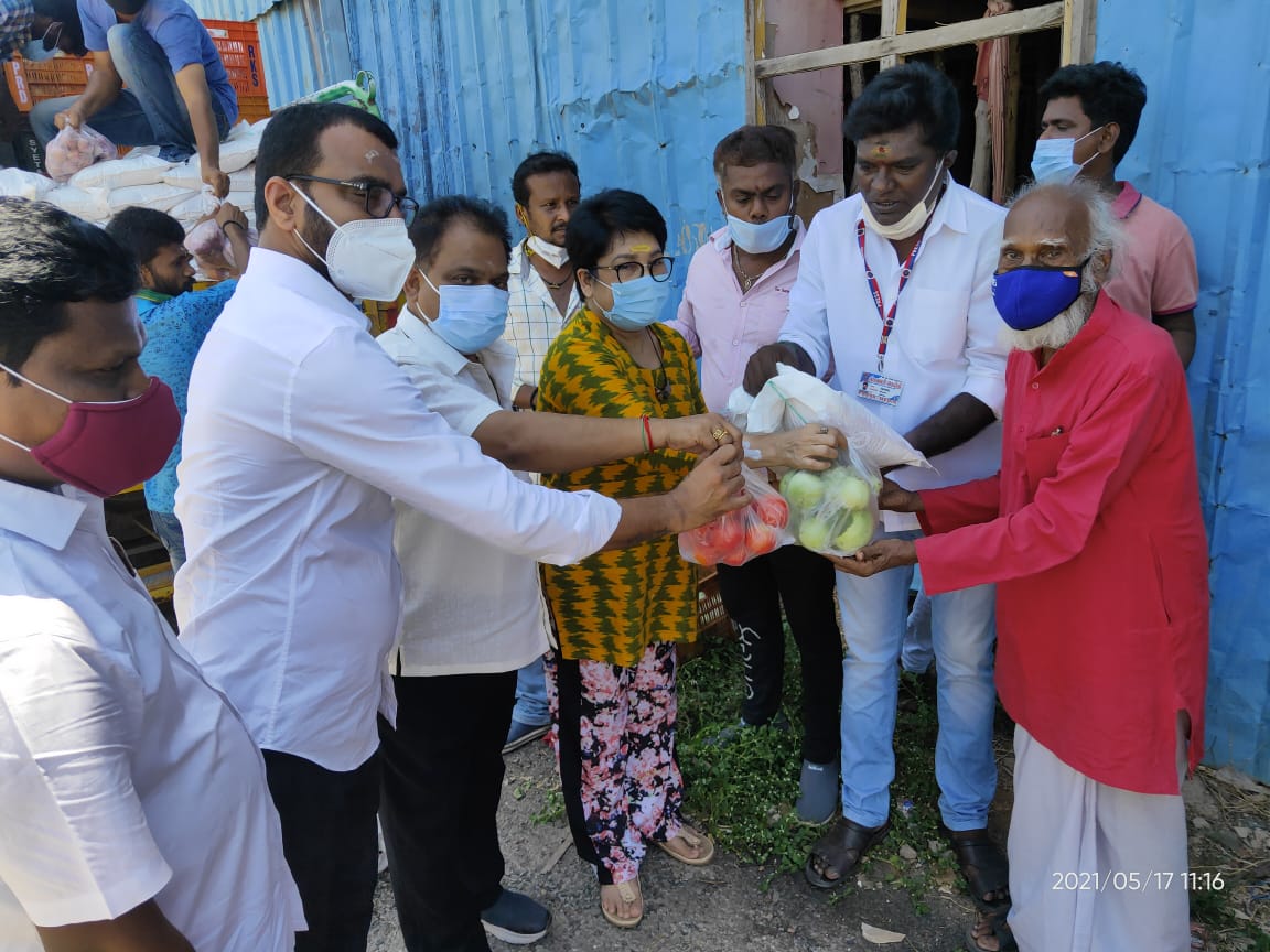 Actor Poochi Murugan Donated Groceries for Nadigar Sangam Members ...