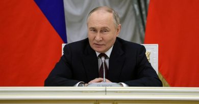 Putin Reshuffles Russian Government, Replaces Defence Minister