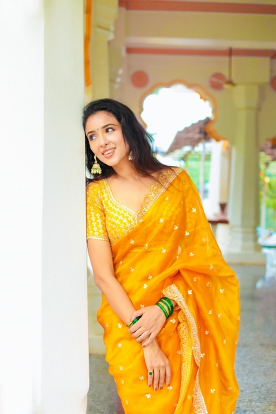 Actress Riya Suman Yellow Costume Stills