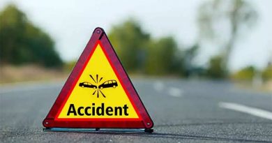 கீழக்கரை அருகே 2 கார்கள் நேருக்கு நேர் மோதி விபத்து – 5 பேர் உயிரிழப்பு