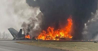 அமெரிக்காவில் விமான கீழே விழுந்து நொறுங்கியதில் 7 பேர் உயிரிழப்பு!