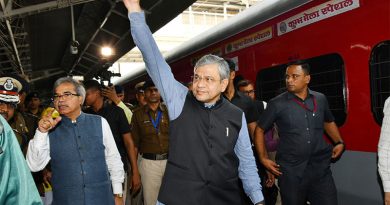 45 வயதுடைய பெண்களுக்கு ரெயிலில் லோயர் பெர்த் வழங்கப்படும் – ரெயில்வே அமைச்சர் அறிவிப்பு