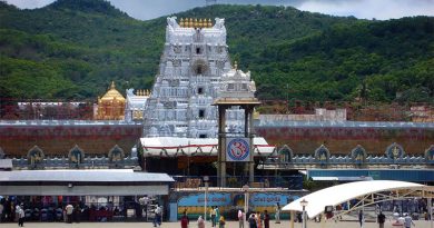 திருப்பதி கோவிலில் ட்ரோன் பறக்கவிட்ட வெளிநாடு வாழ் இந்தியர்கள் – போலீசார் விசாரணை