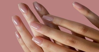 “Chaos Manicure” Trend Replaces Perfectly Polished Nails