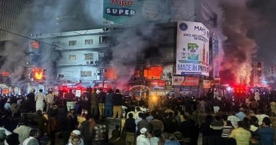 Karachi Plaza Fire Kills 26, Many Missing