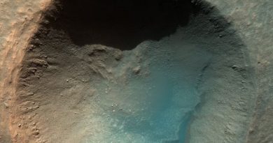 NASA Shares High-Resolution Mars Crater Photo