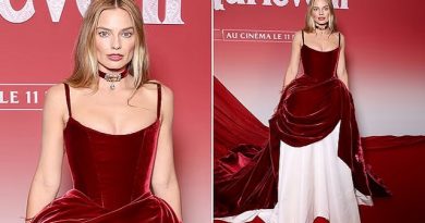 Margot Robbie Stuns at Wuthering Heights Premiere