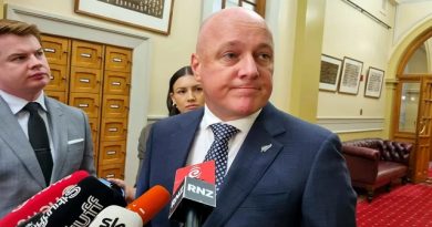 New Zealand PM Defends Cost-of-Living Support Amid High Fuel Prices