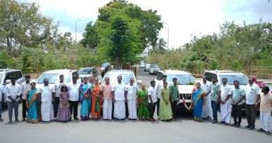 முக்கிய நிர்வாகிகள் 5 நபர்களுக்கு சொகுசு கார்கள் பரிசாக வழங்கிய மண்ணச்சநல்லூர் எம்எல்ஏ கதிரவன் மீது புகார்!