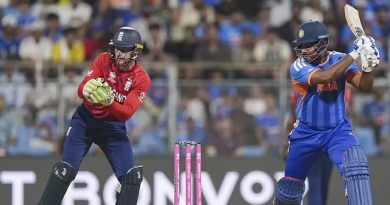 India Face England in Crucial Semifinal