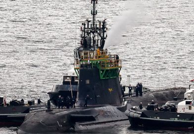 ஈரானுக்கு மிக அருகில் நீர்மூழ்கி போர் கப்பலை நிலைநிறுத்திய பிரிட்டன்!