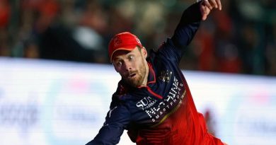 Bhuvneshwar Strikes Again, Salt Takes Stunning Catch