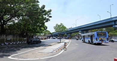 Madhya Kailash Commuters Struggle Without Shelter