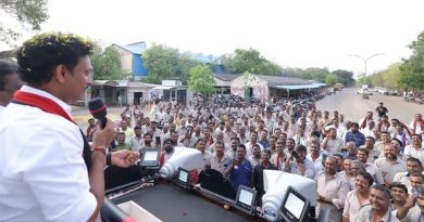 பெல் தொழிற்சாலை தொழிலாளர்களிடம் தீவிர வாக்கு சேகரிப்பில் ஈடுபட்ட மகேஷ் பொய்யாமொழி!