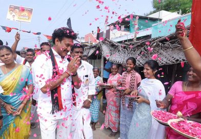 அமைச்சர் மகேஷ் பொய்யாமொழிக்கு மலர் தூவி உற்சாக வரவேற்பு அளித்த பொதுமக்கள்!