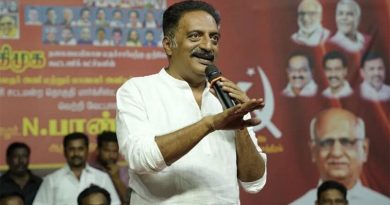 நடிகனைப் பிடித்தால் தொண்டையில் விரலை விட்டு விசில் அடிக்கலாம். நாட்டைக் கொடுக்க முடியுமா? – பிரகாஷ்ராஜ் கேள்வி