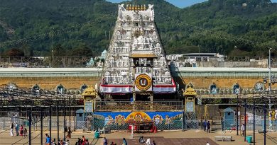 திருப்பதி ஏழுமலையானுக்கு ரூ.95 லட்சம் மதிப்பிலான தங்கப் பதக்கங்களை வழங்கிய பெங்களூர் பக்தர்!