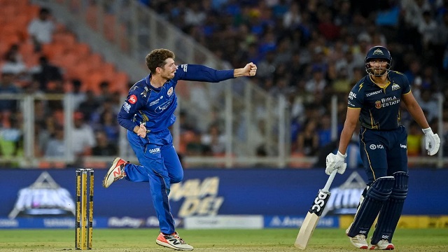 Mitchell Santner Out for Month Due to Shoulder Injury