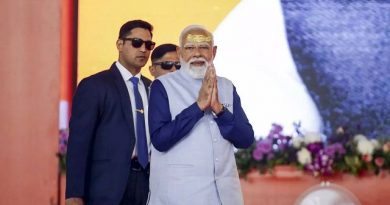 Modi Honors Veteran BJP Worker in Kolkata
