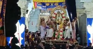 காஞ்சிபுரம் ஸ்ரீ வரதராஜ பெருமாள் கோவிலில் கருட சேவை வைபவம் விமரிசையாக நடைபெற்றது