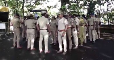 ஆளுநர் மாளிகை முன்பு பலத்த போலீஸ் பாதுகாப்பு!