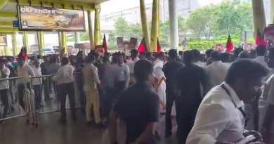 லண்டனில் இருந்து சென்னை திரும்பும் மு.க.ஸ்டாலினுக்கு பிரமாண்ட வரவேற்பு அளிக்க விமான நிலையத்தில் குவிந்த தொண்டர்கள்!