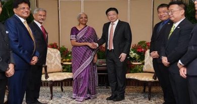 Indian Finance Minister Meets Singapore Prime Minister