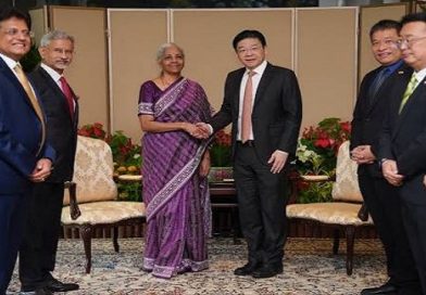 Indian Finance Minister Meets Singapore Prime Minister