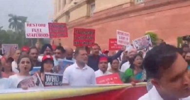 Opposition MPs March in Protest Against Government Actions