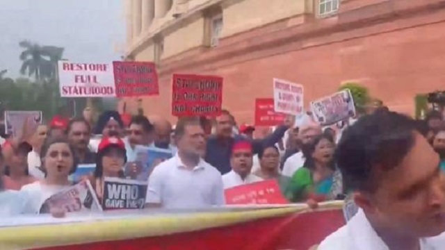 Opposition MPs March in Protest Against Government Actions