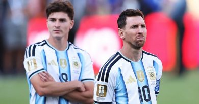 Referee Asks Messi to Control Paredes in World Cup Final