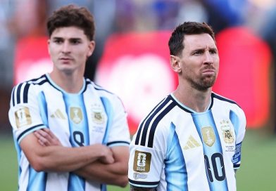 Referee Asks Messi to Control Paredes in World Cup Final