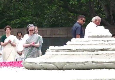 முன்னாள் பிரதமர் ராஜீவ் காந்தியின் 82 வது பிறந்தநாள் – சோனியா காந்தி உள்ளிட்ட காங்கிரஸ் தலைவர்கள் நினைவிடத்தில் மரியாதை