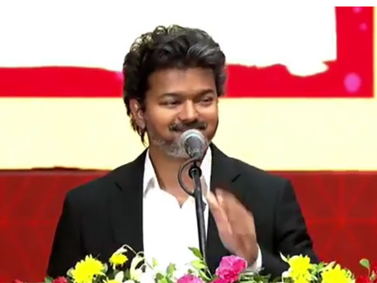 மாணவர்களுடன் இணைந்து போதைப்பொருள் எதிர்ப்பு உறுதிமொழி ஏற்றுக்கொண்ட முதலமைச்சர் ஜோசப் விஜய்