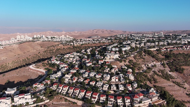 Israel Expands Settlements with Housing Plan