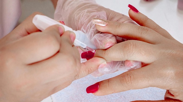 UK Gel Nail Polish Ban Raises Safety Concerns in India