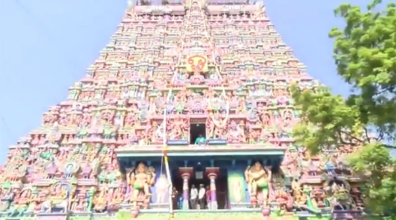 மதுரை மீனாட்சி சுந்தரேஸ்வரர் திருக்கோவில் மகா மும்பாபிஷேகம் – கோபுரங்களுக்கு 5 டன் எடை கொண்ட பிரம்மாண்ட பூமாலைகள் அணிவிப்பு