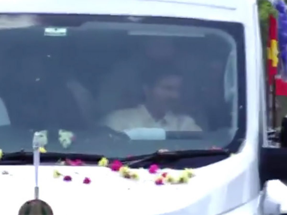மேட்டூர் அணையைத் திறக்க சேலம் வருகை தந்த முதலமைச்சருக்கு உற்சாக வரவேற்பு!