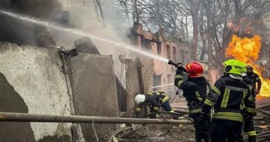 Ukraine Abandons Truce After Russia Oil Refinery Attack as Zelenskyy Blames Trump