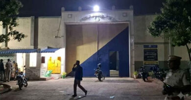 தேனி மாவட்ட சிறையில் காவலர்களைத் தாக்கிவிட்டு 17 கைதிகள் தப்பியோட்டம்! – 9 சிறைக் காவலர்களைச் சஸ்பெண்ட்