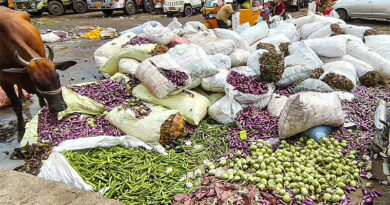 தொடர் மழையால் கோயம்பேடு சந்தையில் 2000 டன் காய்கறிகள் அழுகி வீணானதாக தகவல்!