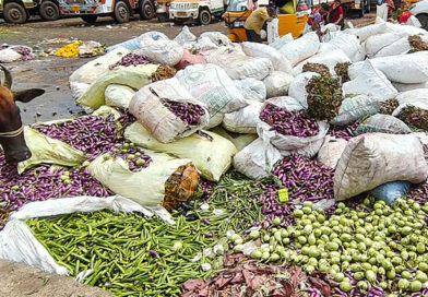 தொடர் மழையால் கோயம்பேடு சந்தையில் 2000 டன் காய்கறிகள் அழுகி வீணானதாக தகவல்!